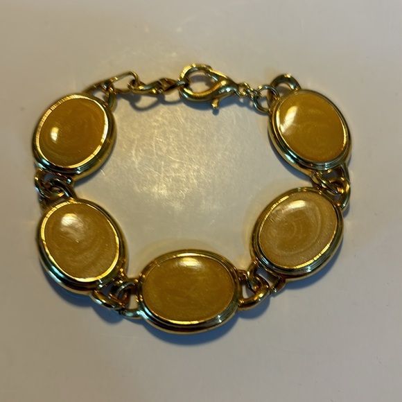 Vintage gold and yellowish tan circular stone bracelet - Picture 2 of 4